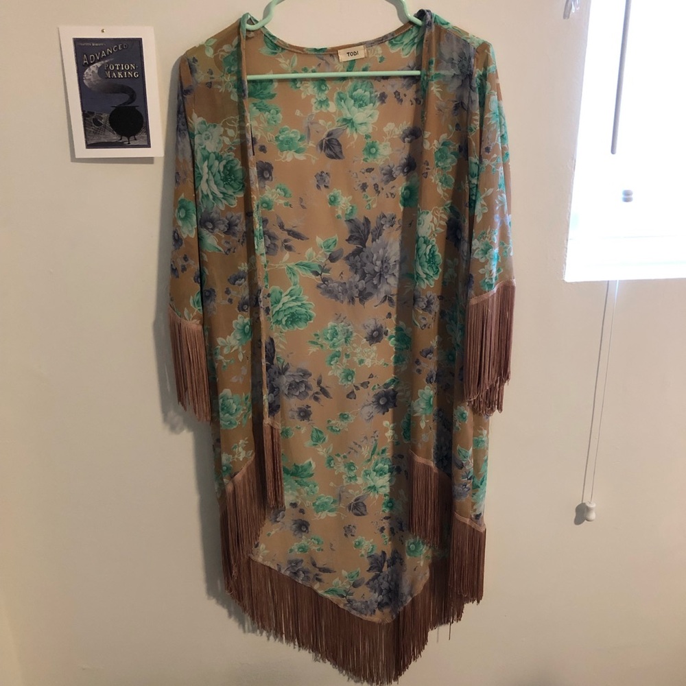 Beautiful fringe kimono 🌸
